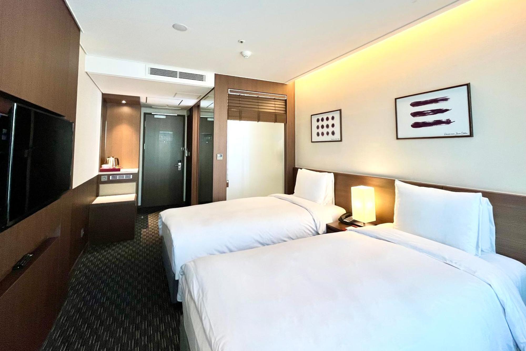 Ramada Encore By Wyndham Busan Station Exterior foto