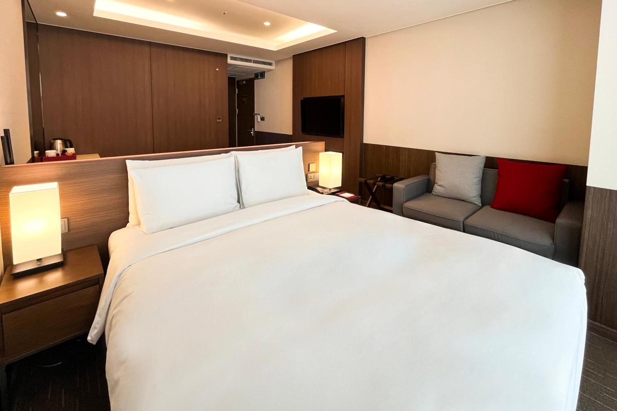 Ramada Encore By Wyndham Busan Station Exterior foto