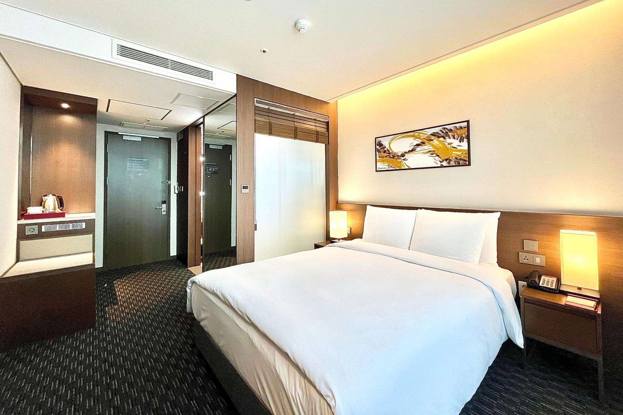 Ramada Encore By Wyndham Busan Station Exterior foto