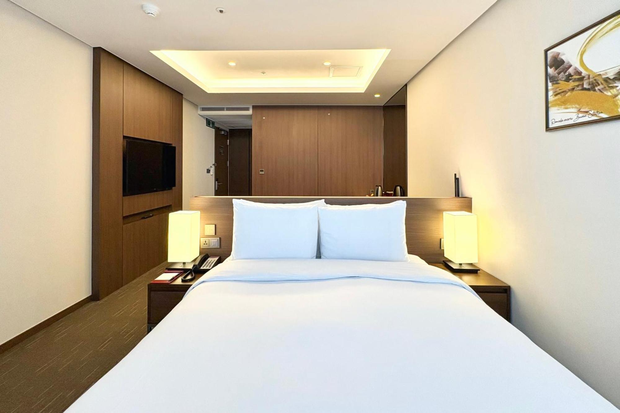 Ramada Encore By Wyndham Busan Station Exterior foto